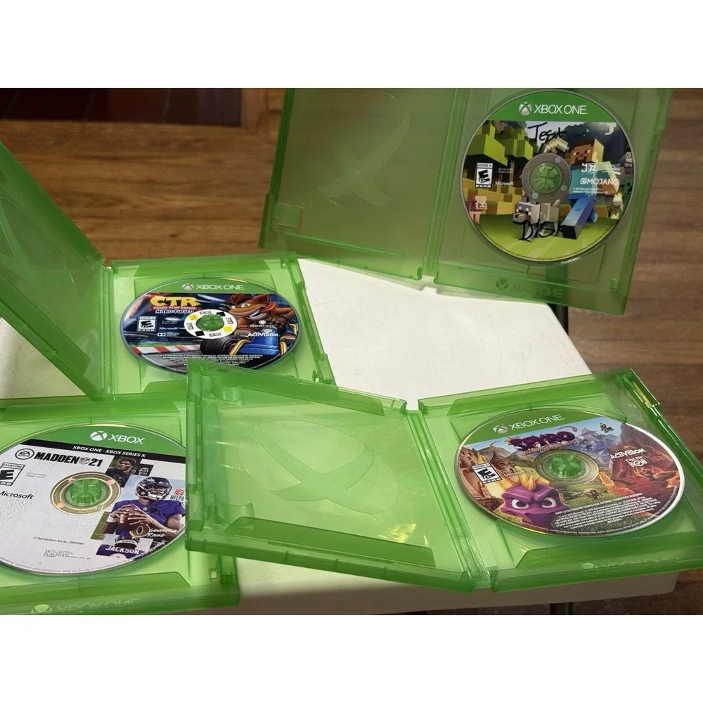Xbox One Games Lot Of 4 , CTR, Spiro, Madden 21, Minecraft, Disc Only